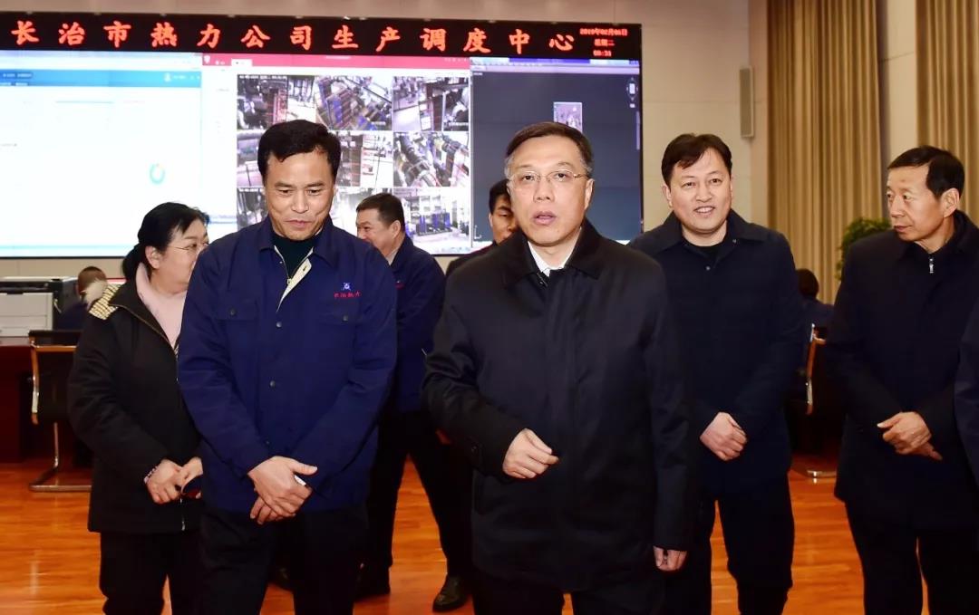 市委副書(shū)記、市長(zhǎng)楊勤榮一行走進(jìn)供熱公司，親切看望春節(jié)期間堅(jiān)守崗位的供熱職工，向他們致以新春的祝福和誠(chéng)摯謝意。